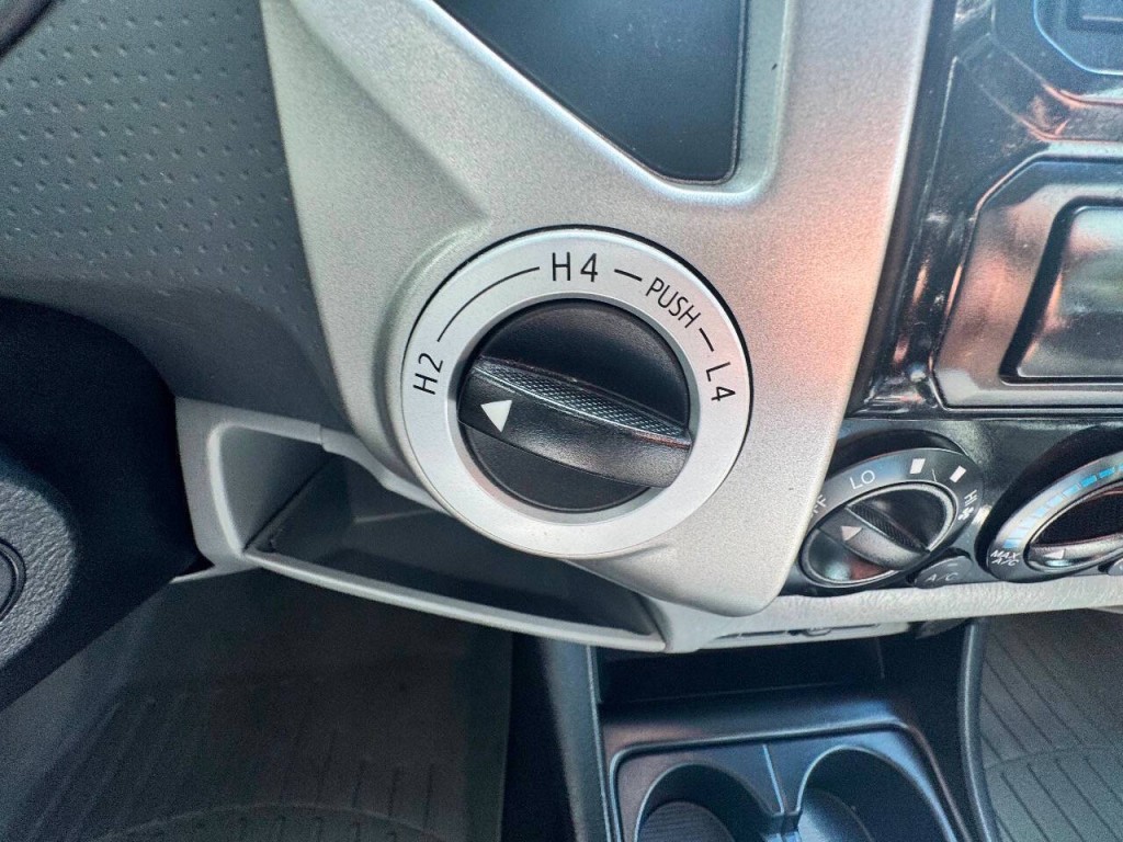 2015 Toyota Tacoma Image 20