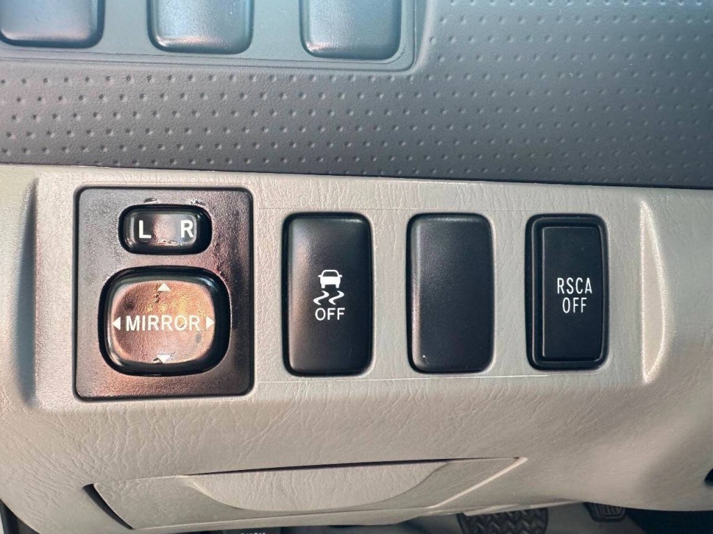 2015 Toyota Tacoma Image 25