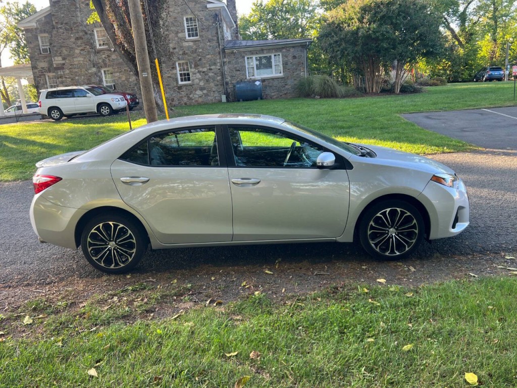 2015 Toyota Corolla Image 4