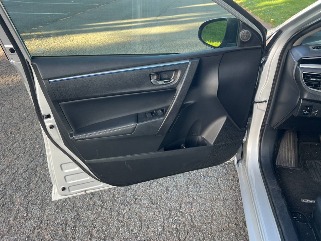 2015 Toyota Corolla Image 8