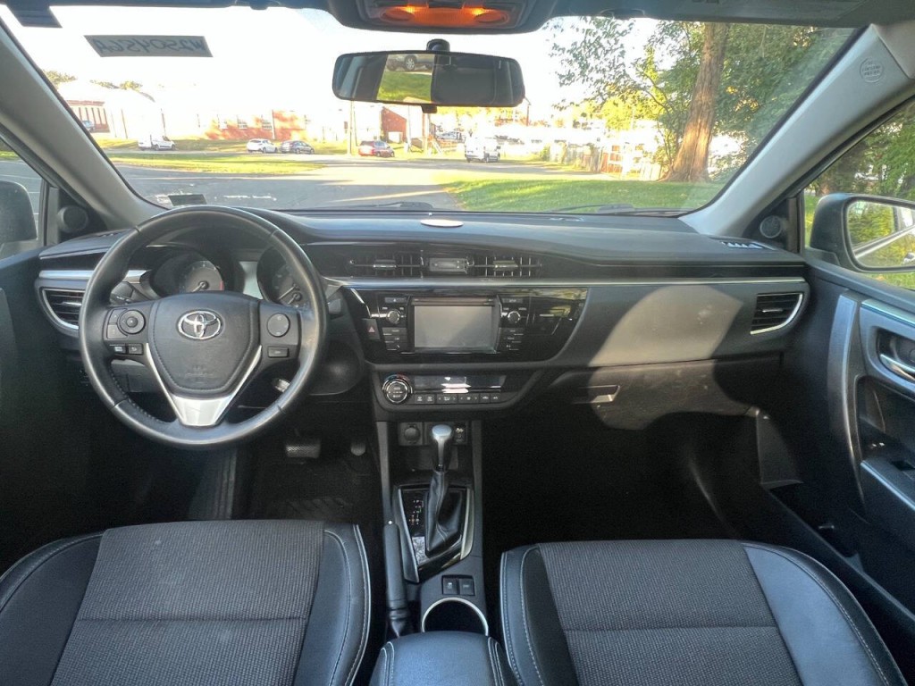 2015 Toyota Corolla Image 10