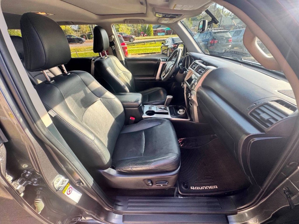 2013 Toyota 4Runner Image 16