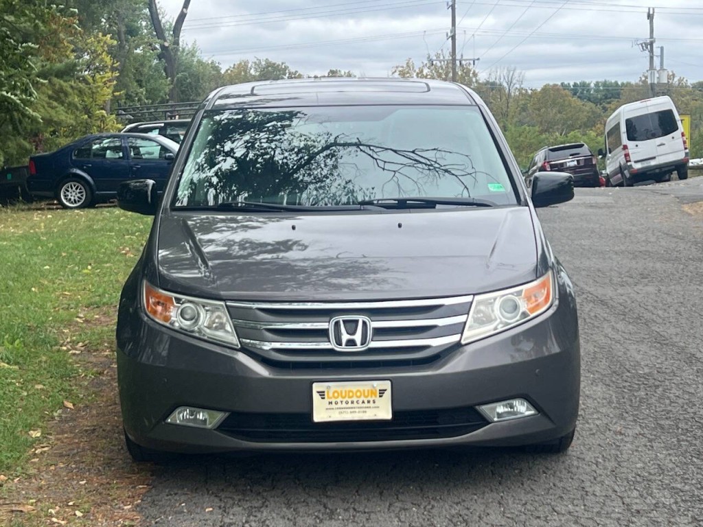 2012 Honda Odyssey Image 2