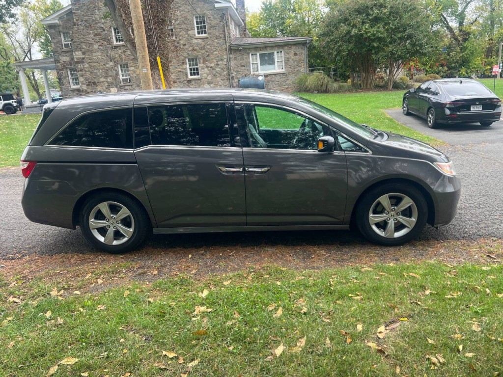 2012 Honda Odyssey Image 4