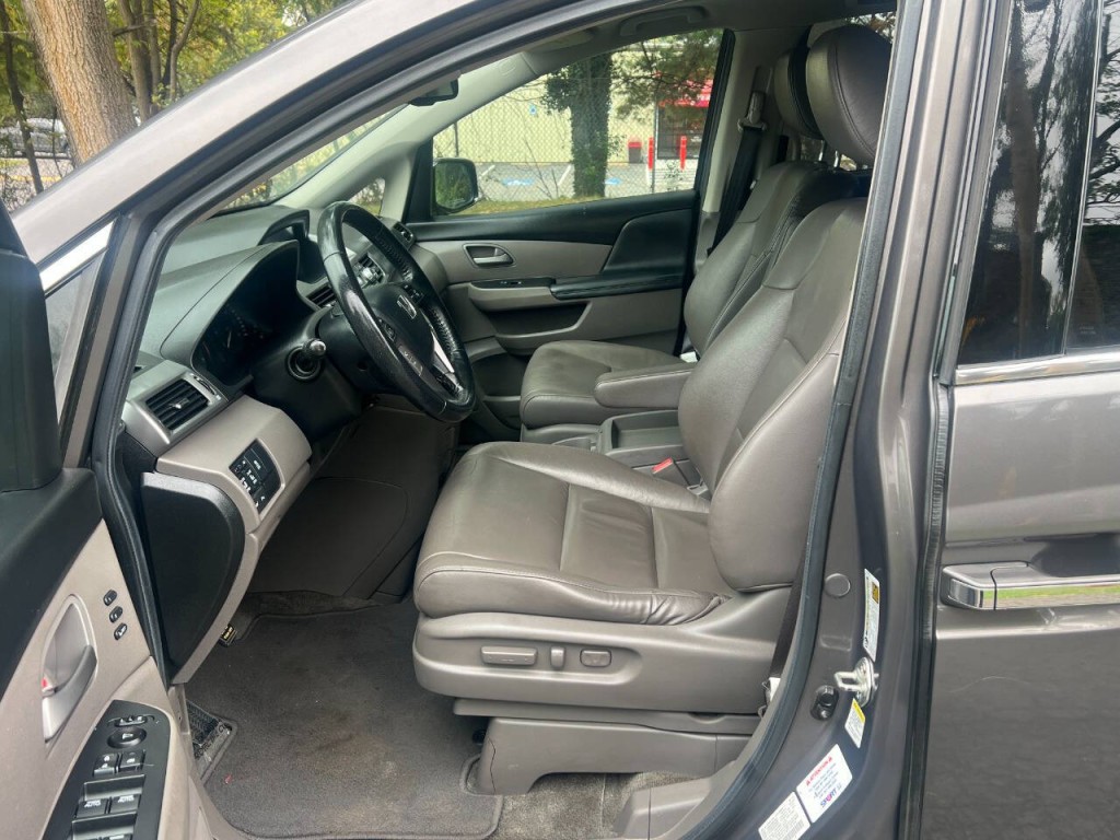 2012 Honda Odyssey Image 9