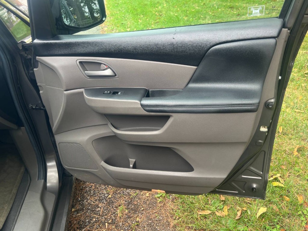 2012 Honda Odyssey Image 16