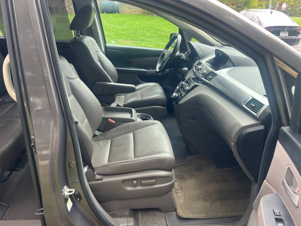 2012 Honda Odyssey Image 17