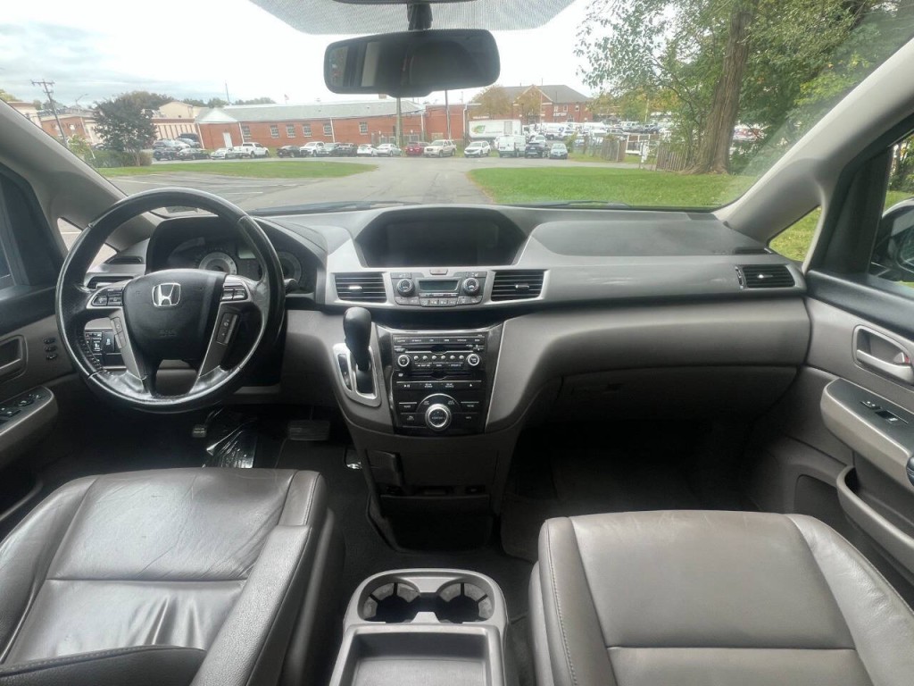 2012 Honda Odyssey Image 18