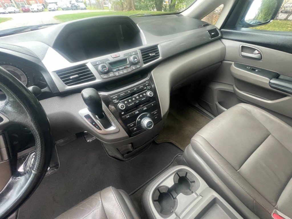 2012 Honda Odyssey Image 28