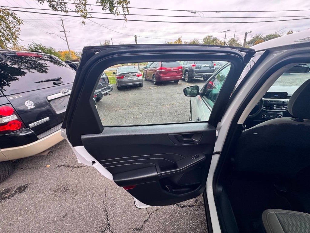 2021 Ford Escape Image 9