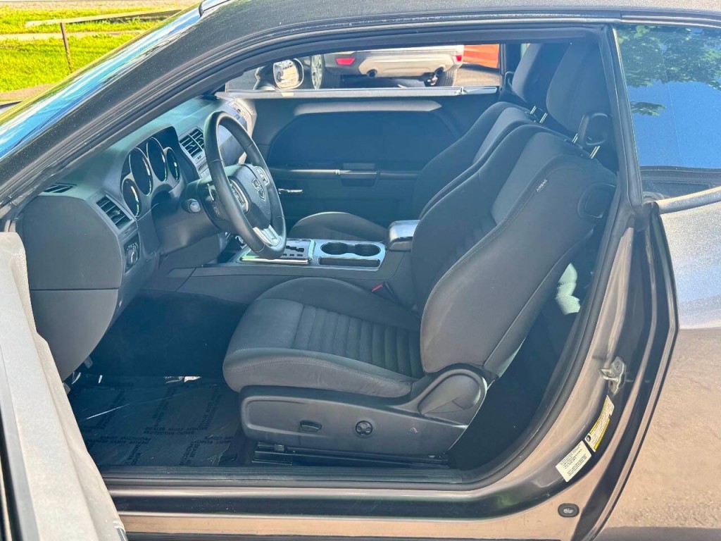 2013 Dodge Challenger Image 8