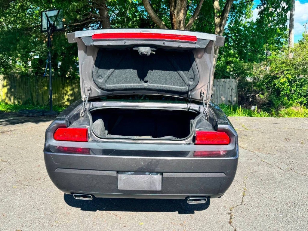 2013 Dodge Challenger Image 9