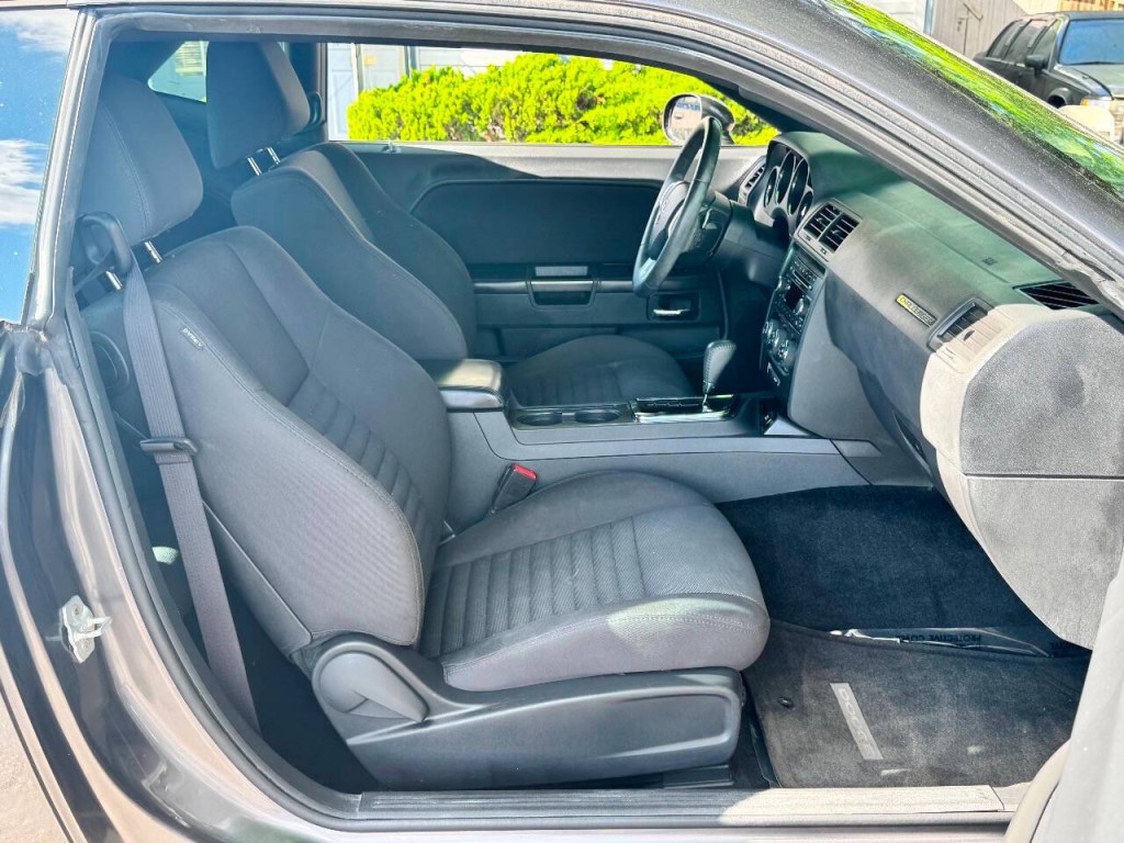 2013 Dodge Challenger Image 11