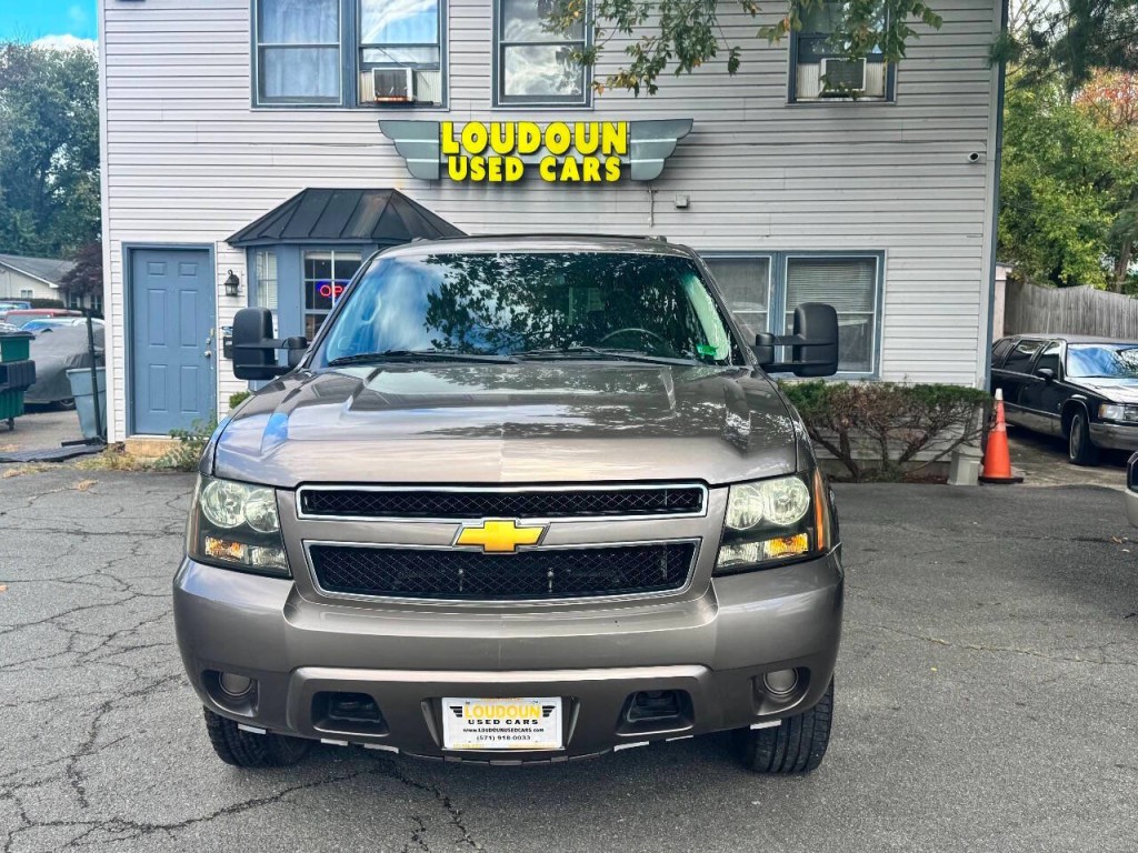 2012 Chevrolet Suburban Image 2