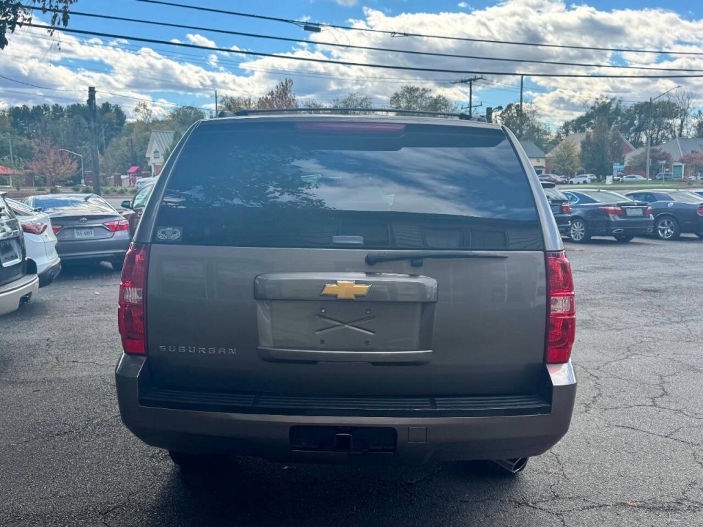 2012 Chevrolet Suburban Image 5