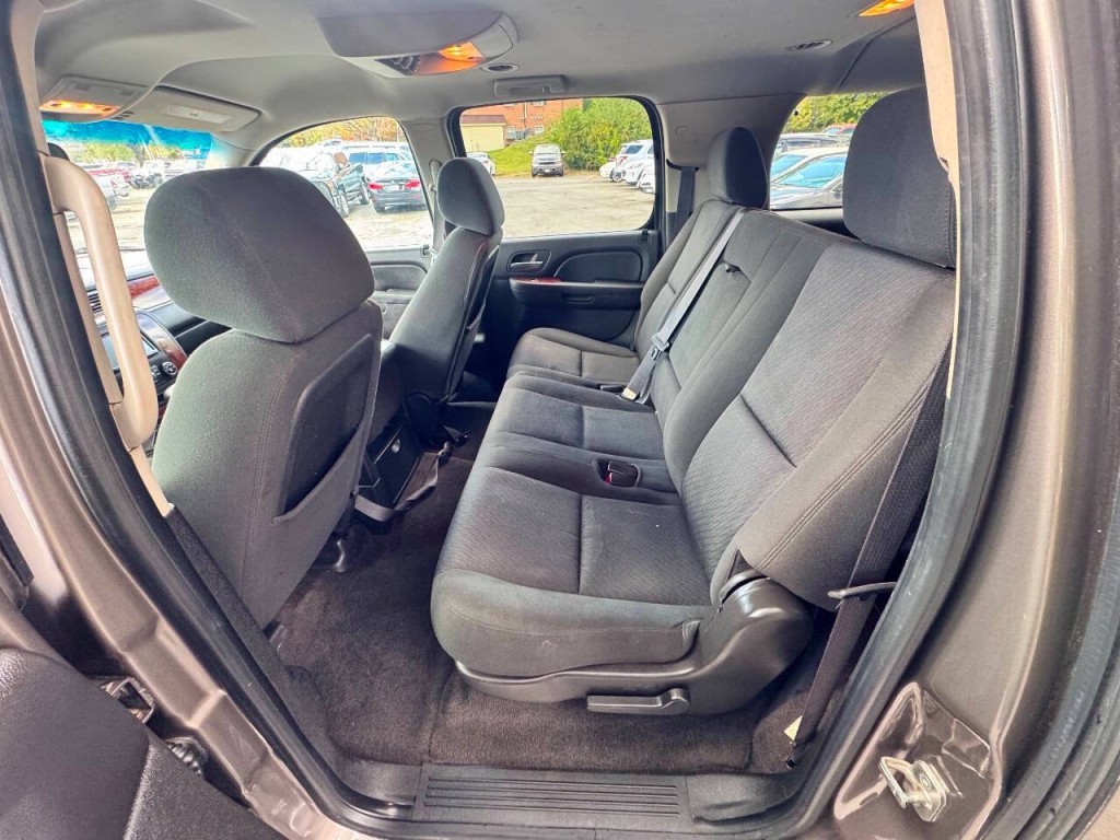 2012 Chevrolet Suburban Image 10