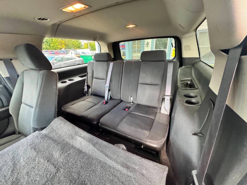 2012 Chevrolet Suburban Image 11