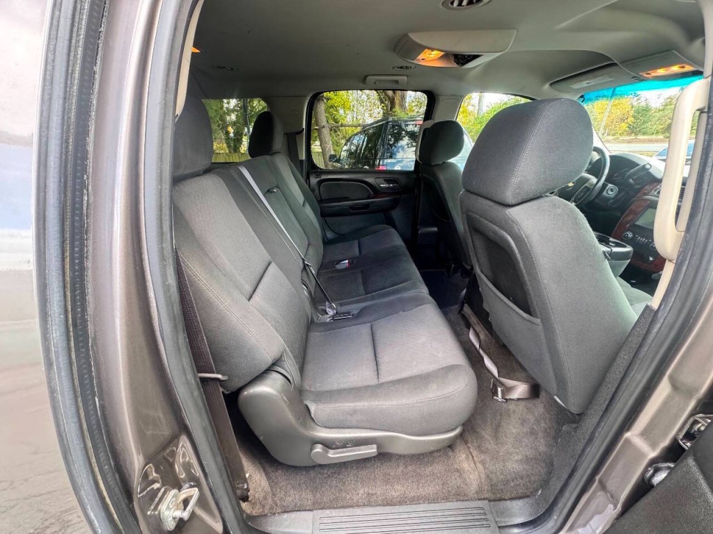 2012 Chevrolet Suburban Image 14