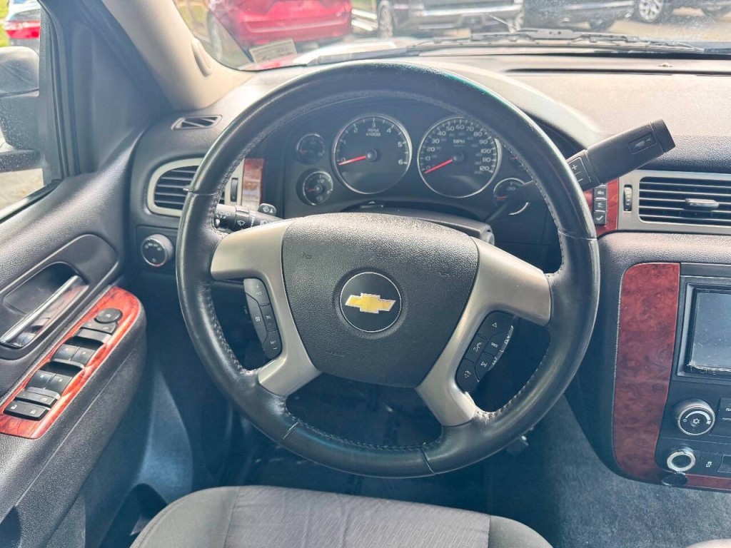 2012 Chevrolet Suburban Image 20