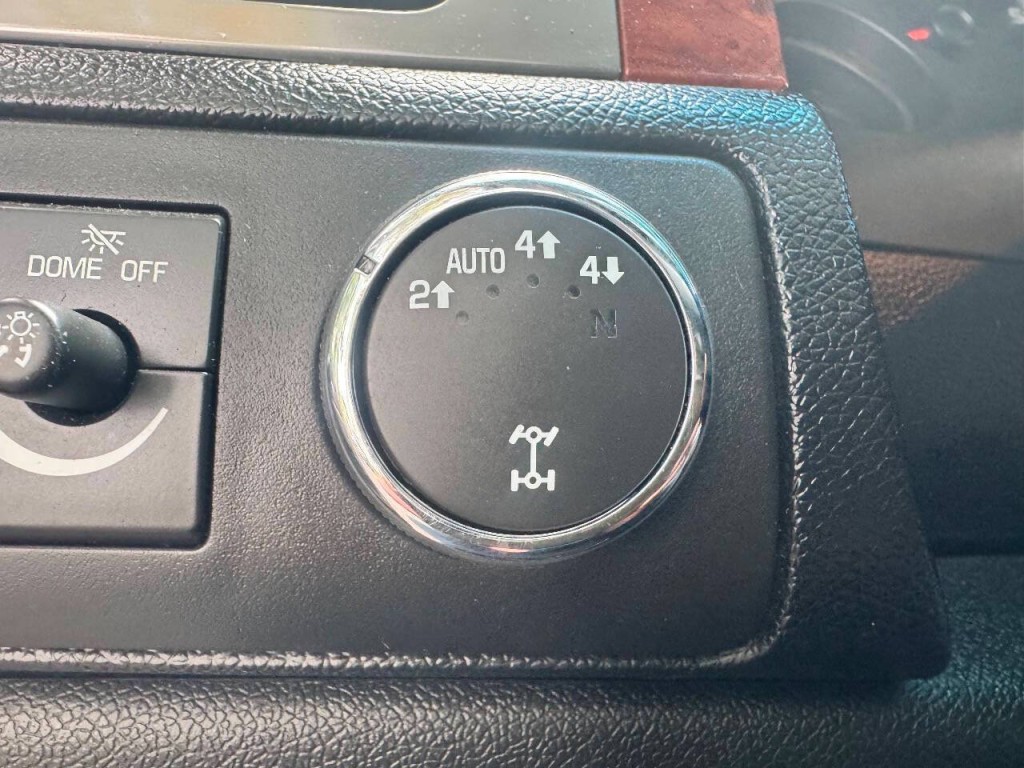 2012 Chevrolet Suburban Image 21