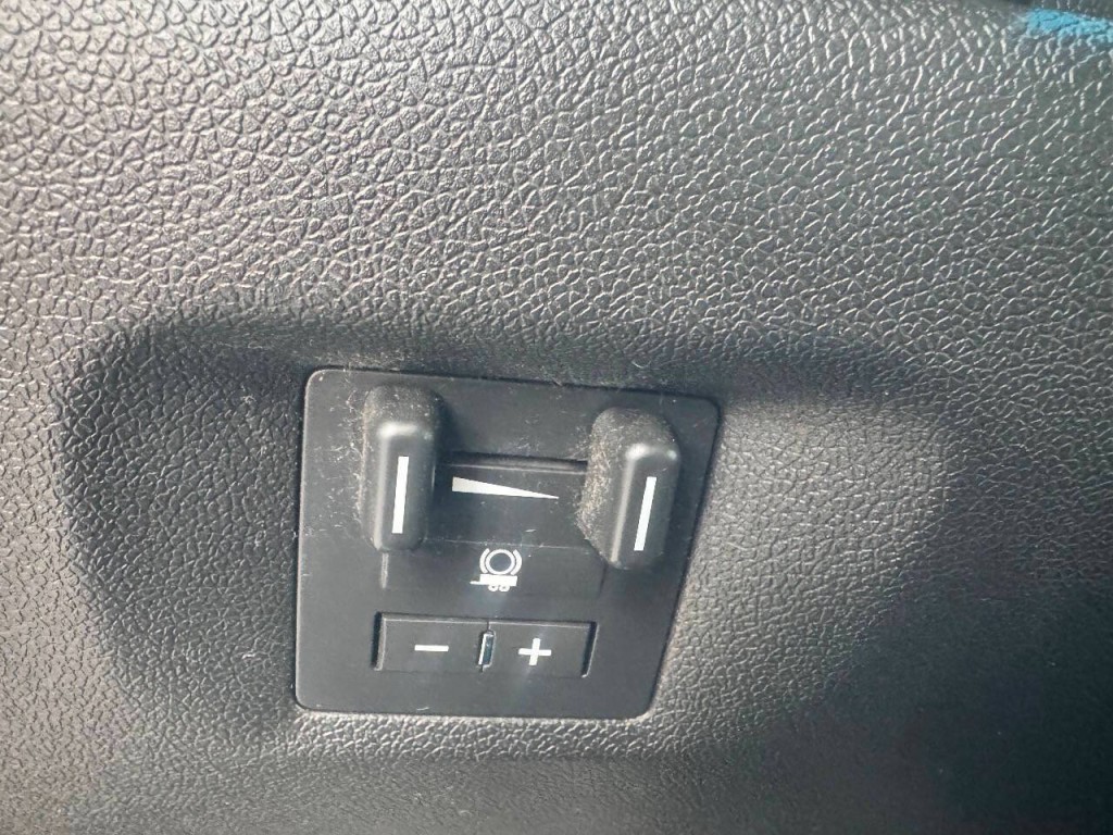 2012 Chevrolet Suburban Image 23