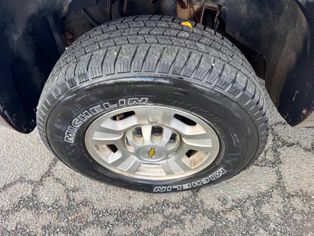 2012 Chevrolet Suburban Image 25