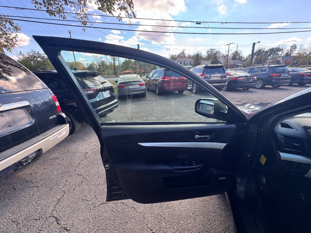 2011 Subaru Outback Image 7