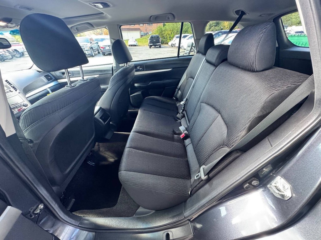 2011 Subaru Outback Image 10