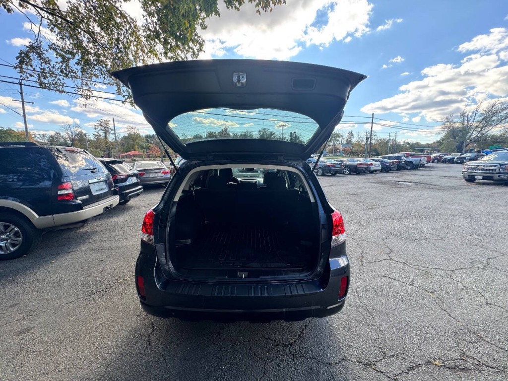 2011 Subaru Outback Image 11