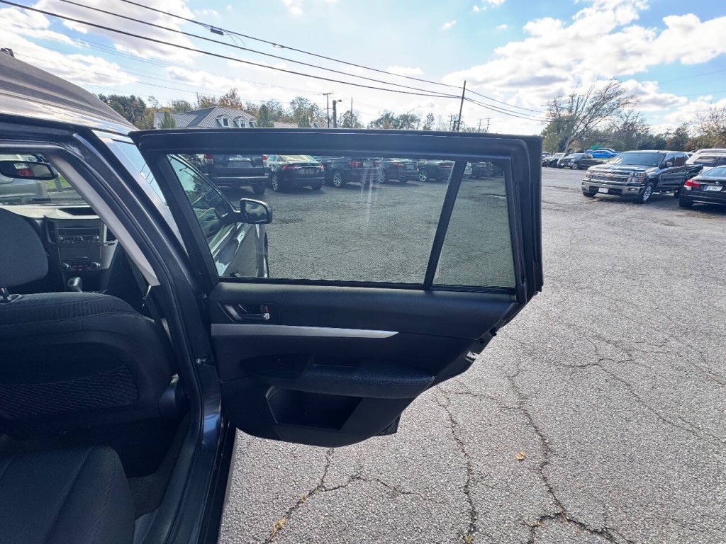 2011 Subaru Outback Image 13