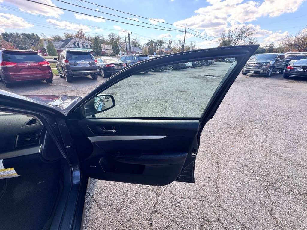 2011 Subaru Outback Image 15