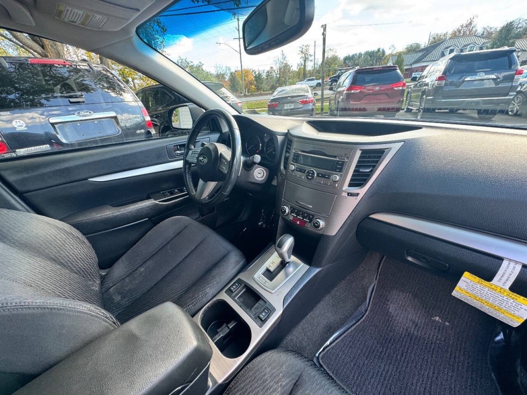 2011 Subaru Outback Image 17