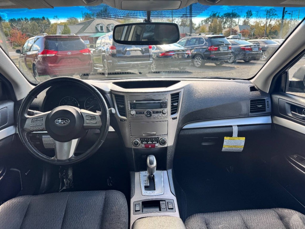 2011 Subaru Outback Image 18