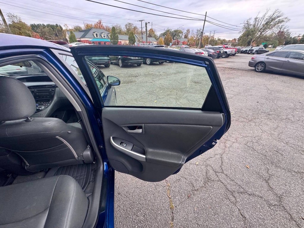 2011 Toyota Prius Image 12