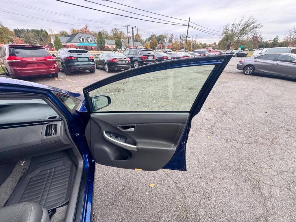 2011 Toyota Prius Image 14