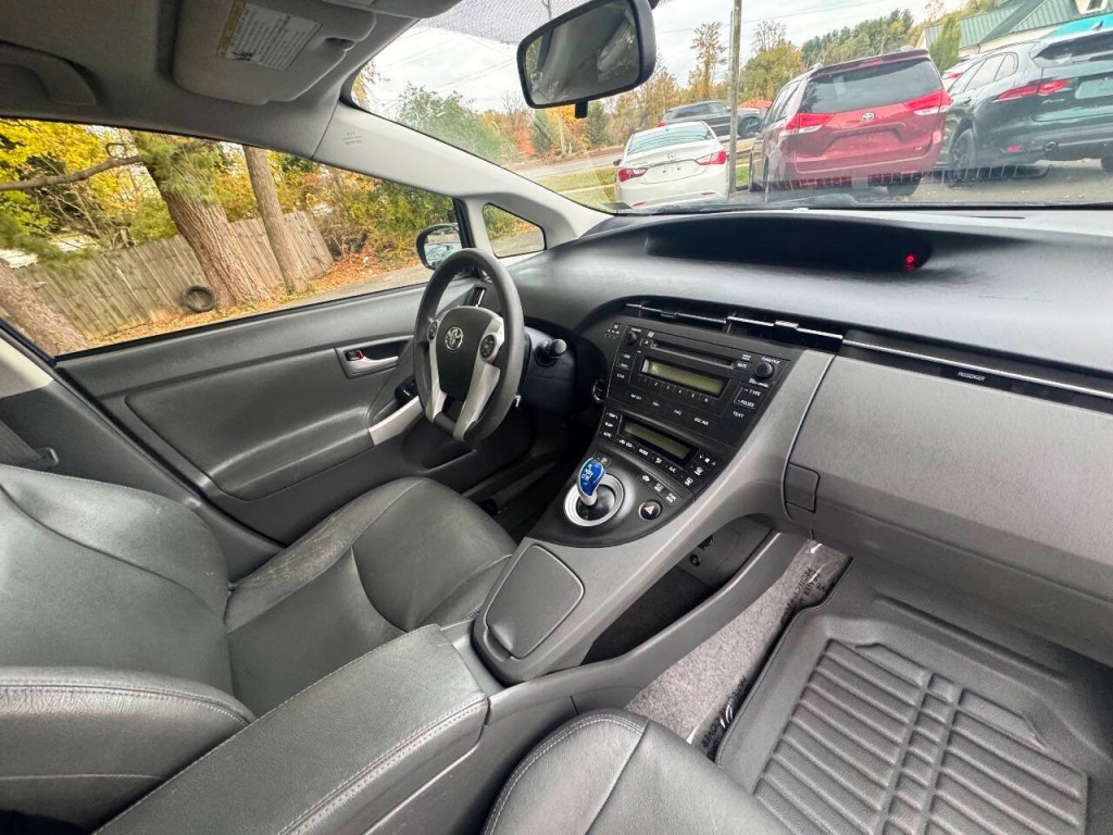 2011 Toyota Prius Image 16