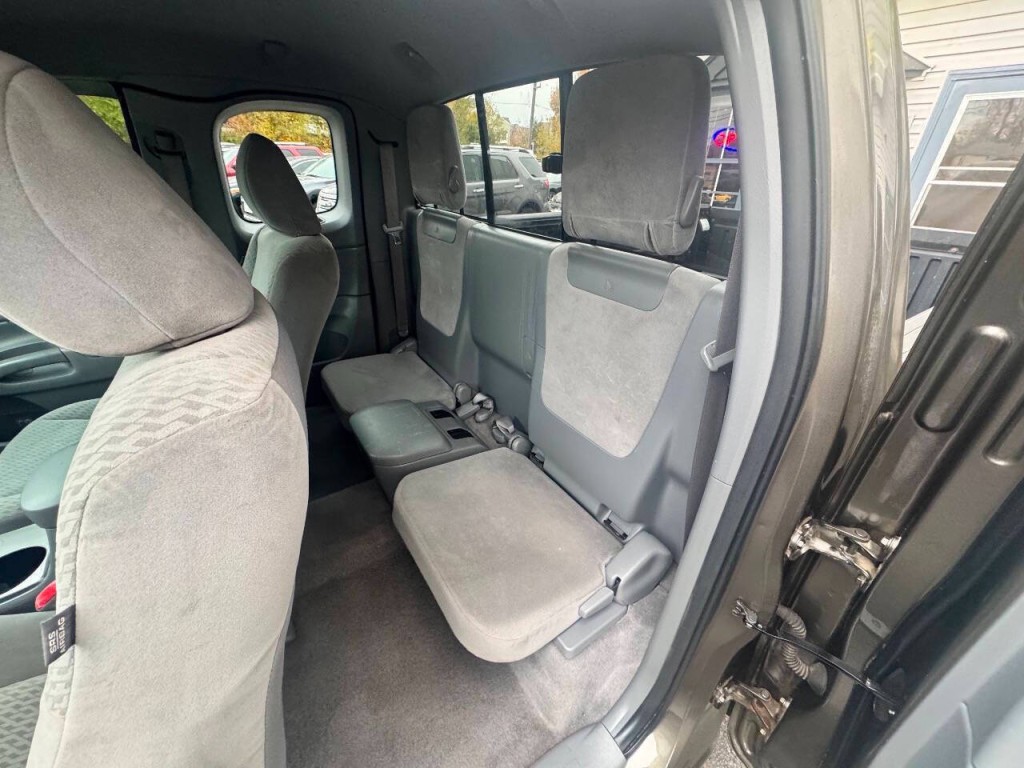 2010 Toyota Tacoma Image 12