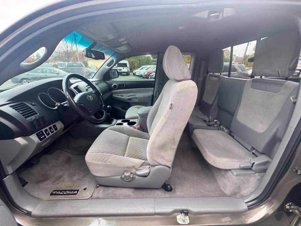 2010 Toyota Tacoma Image 13