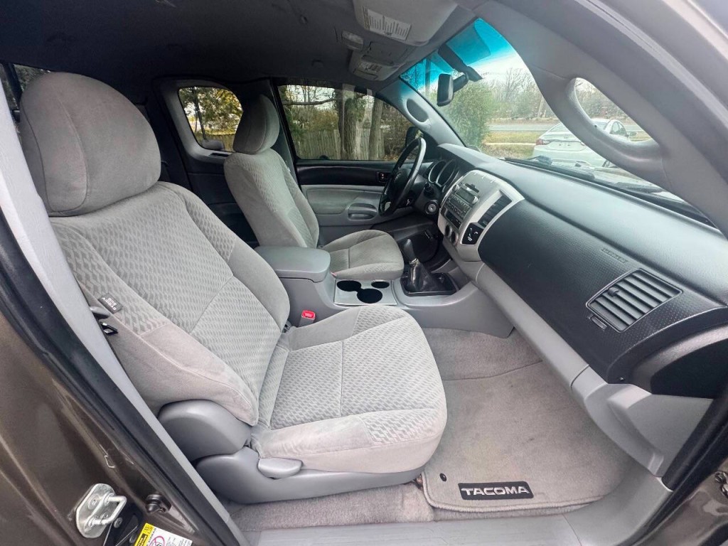 2010 Toyota Tacoma Image 16