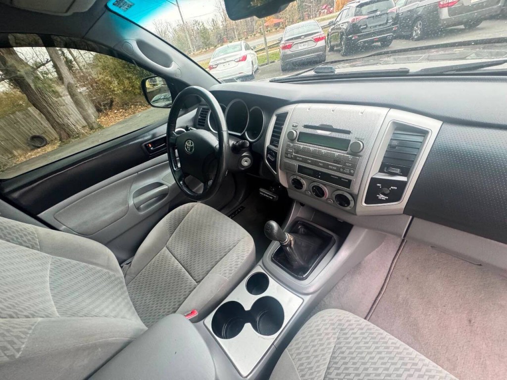 2010 Toyota Tacoma Image 17