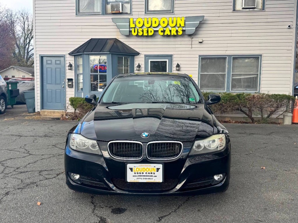 2011 BMW 3 Series Image 2