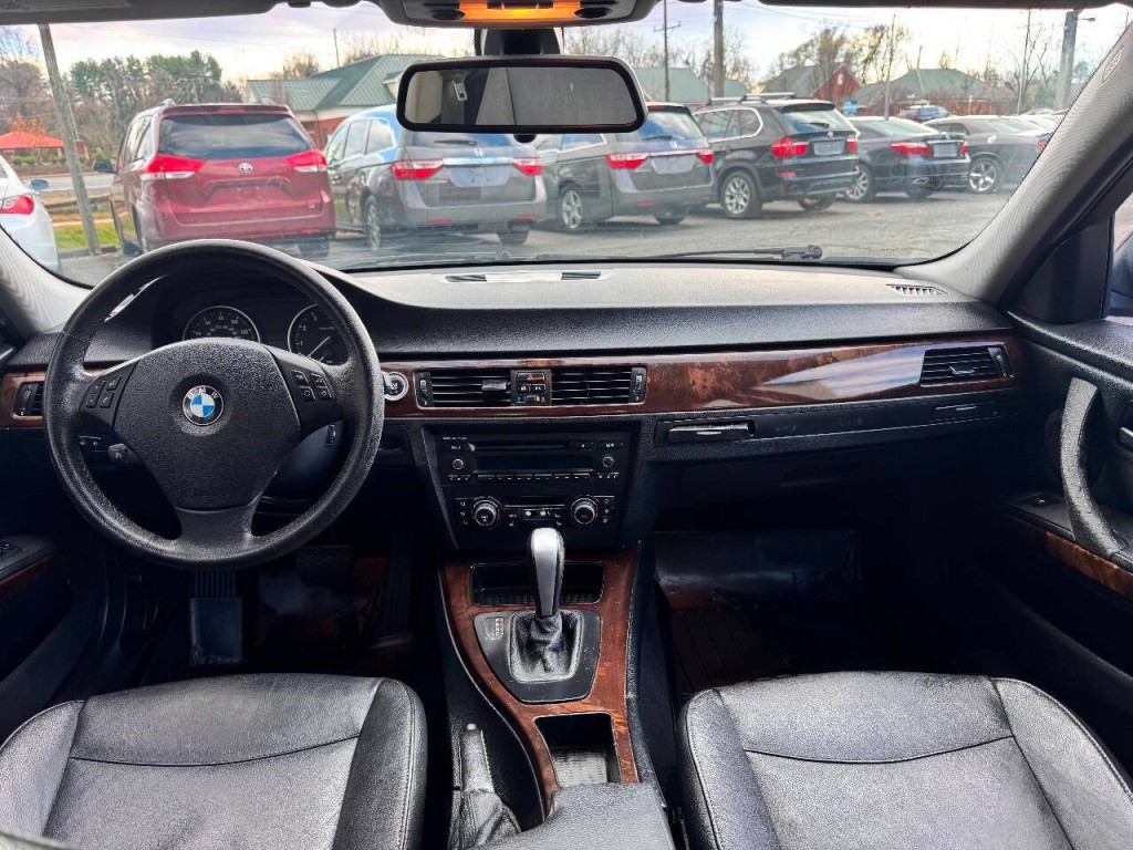 2011 BMW 3 Series Image 20