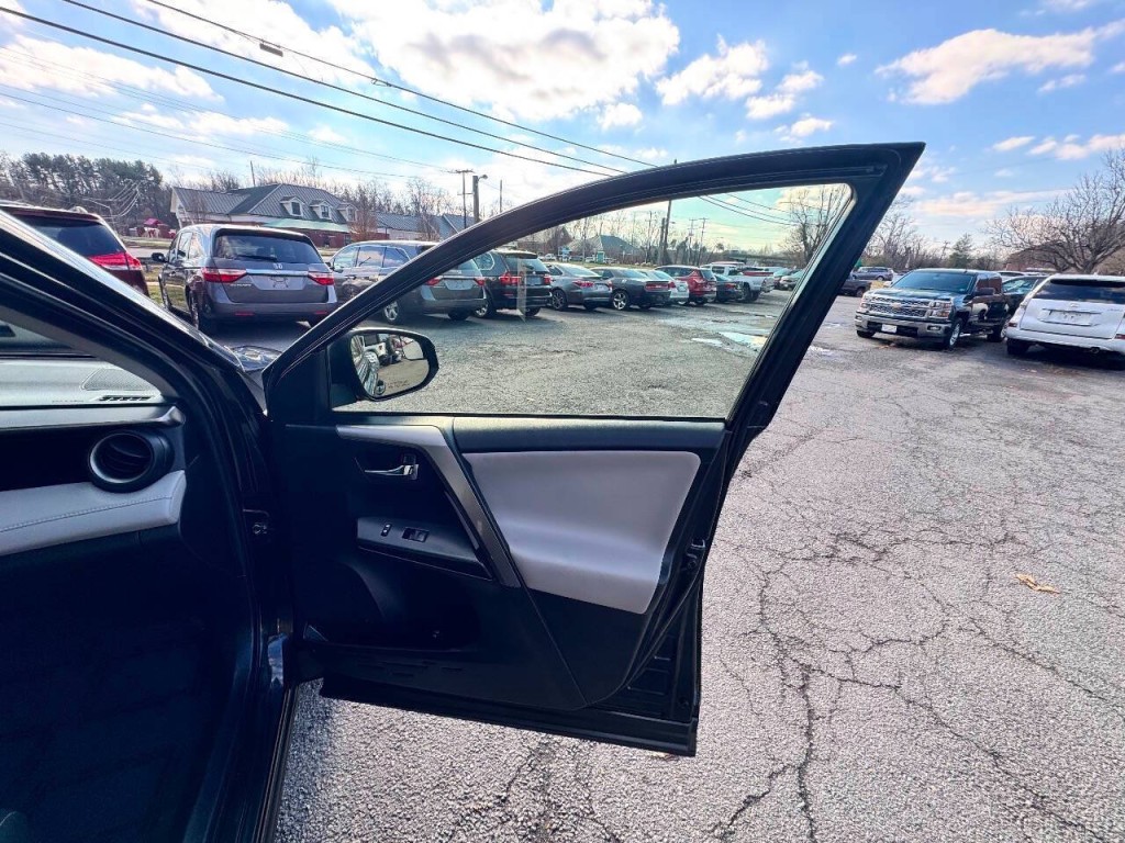 2016 Toyota Rav4 Image 16
