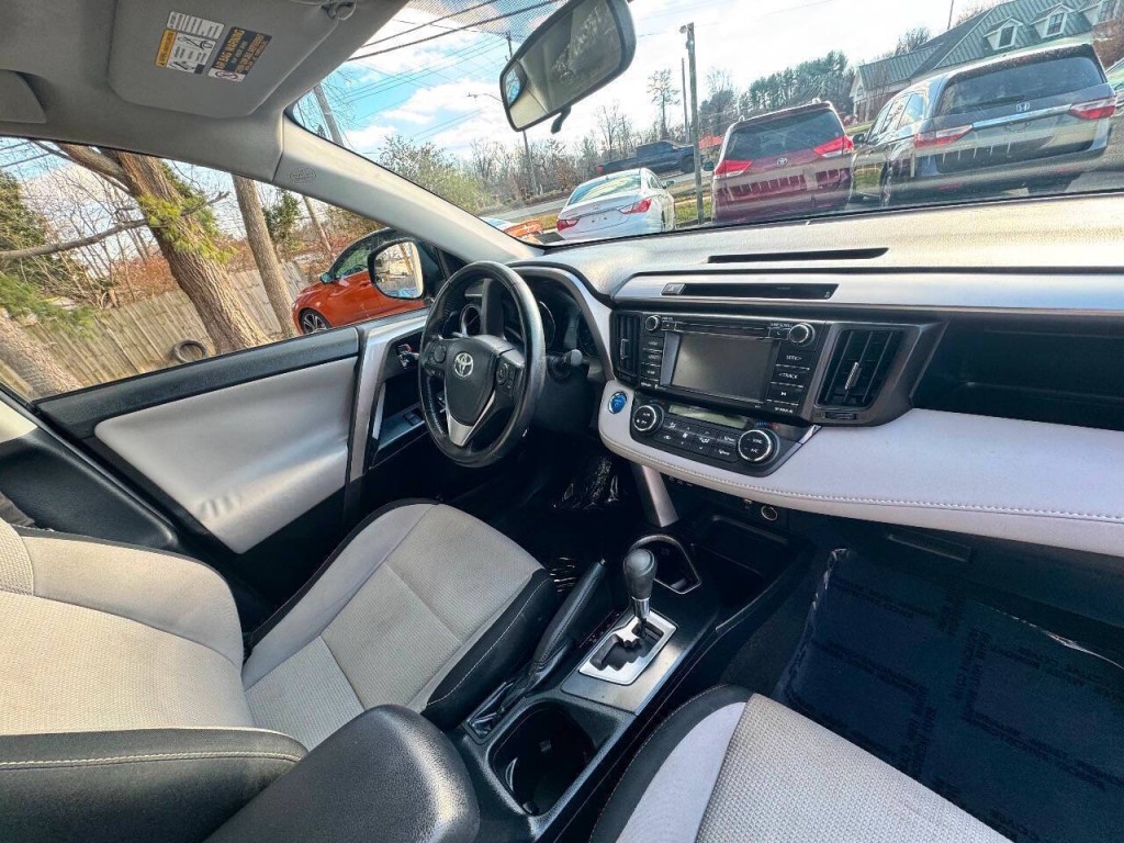 2016 Toyota Rav4 Image 18
