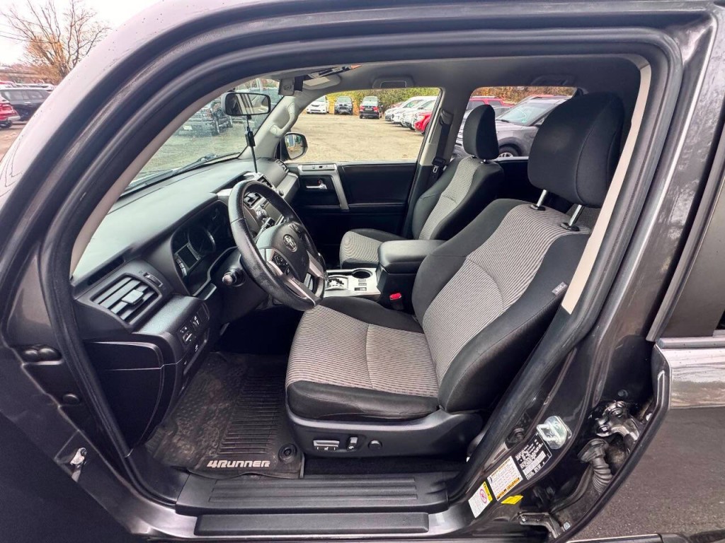 2017 Toyota 4Runner Image 8