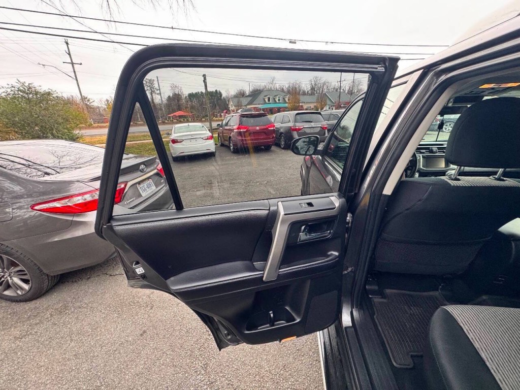 2017 Toyota 4Runner Image 9