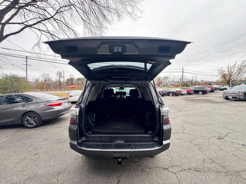 2017 Toyota 4Runner Image 11