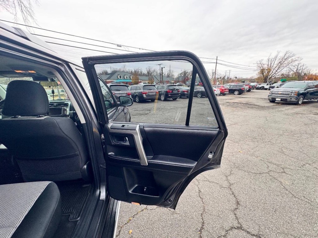 2017 Toyota 4Runner Image 13