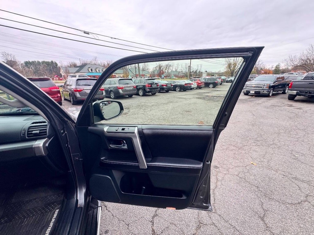 2017 Toyota 4Runner Image 15