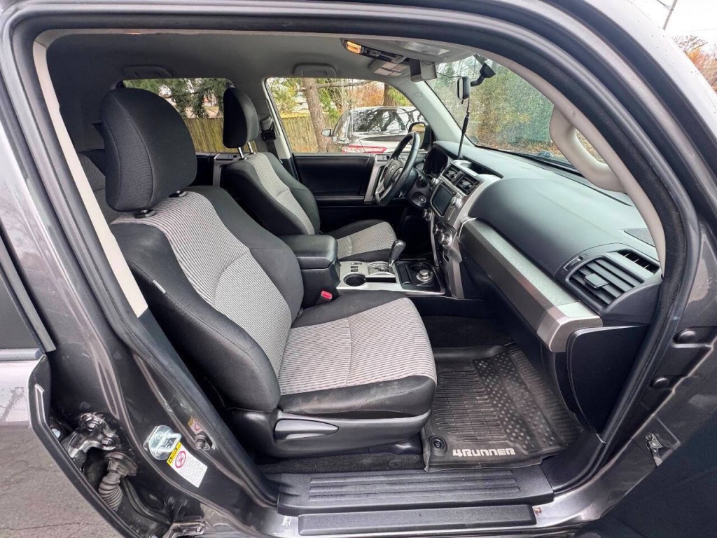 2017 Toyota 4Runner Image 16